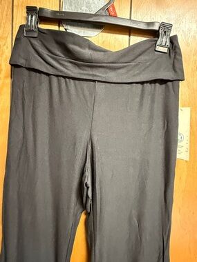 No Boundaries Black Flared Women’s Leggings (Size Medium) New with Tags